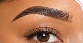 Sourcils redessinés par microblading